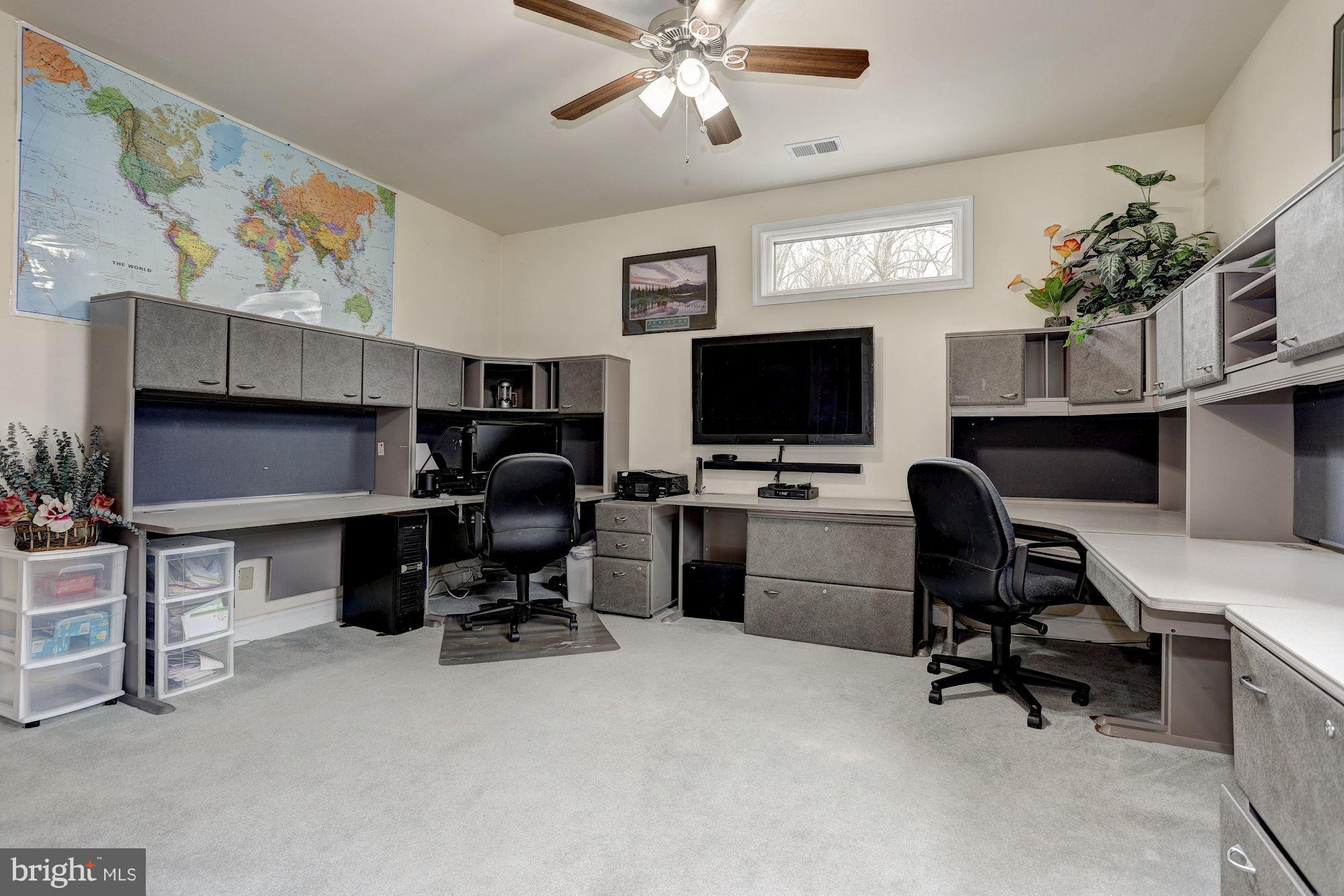 15741 Good Hope Road Silver Spring, MD 20905 - Photo 9 of 30 Den/Study