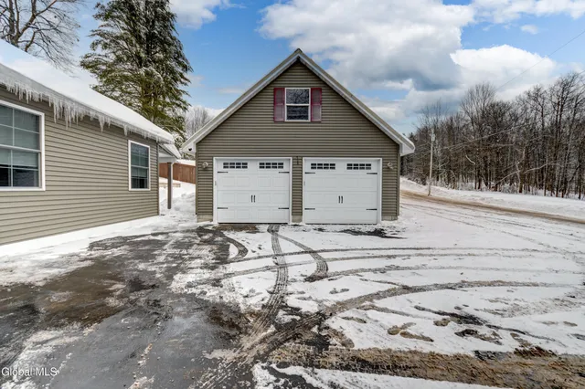 $399,000 | 107 Fancher Road, Gloversville, NY 12078