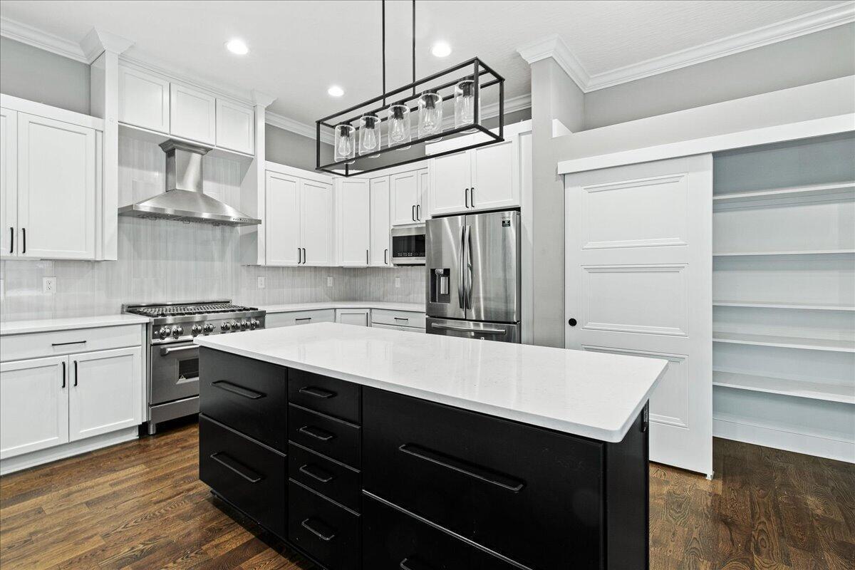 176 East Weber Road Columbus, OH 43202 - Photo 9 of 47 09-09-Kitchen