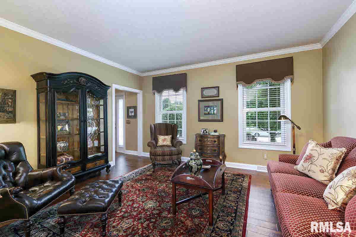 4136 Forest Road Davenport, IA 52807 - Photo 3 of 24 Gallery Image 3