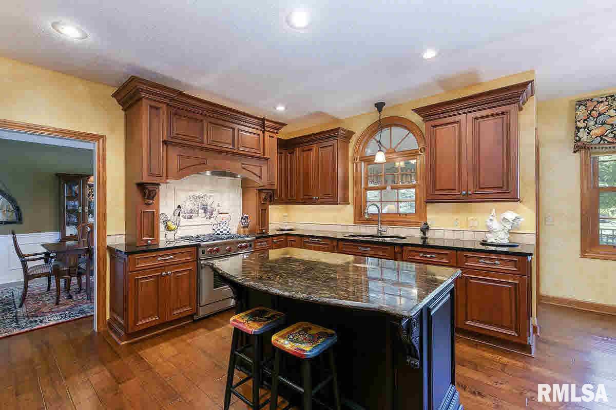 4136 Forest Road Davenport, IA 52807 - Photo 8 of 24 Gallery Image 8