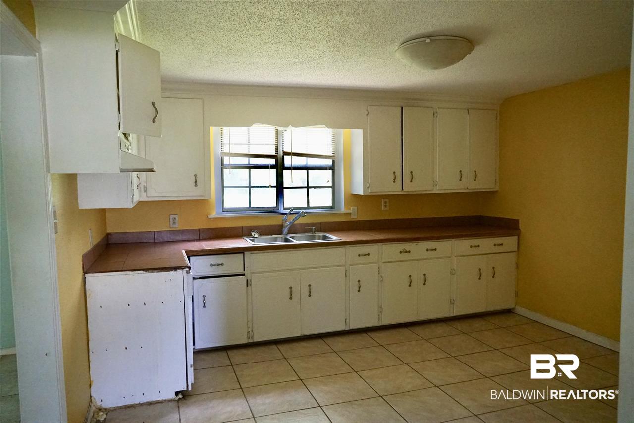 19757 South County Road 20 Foley, AL 36535 - Photo 15 of 23 Kitchen
