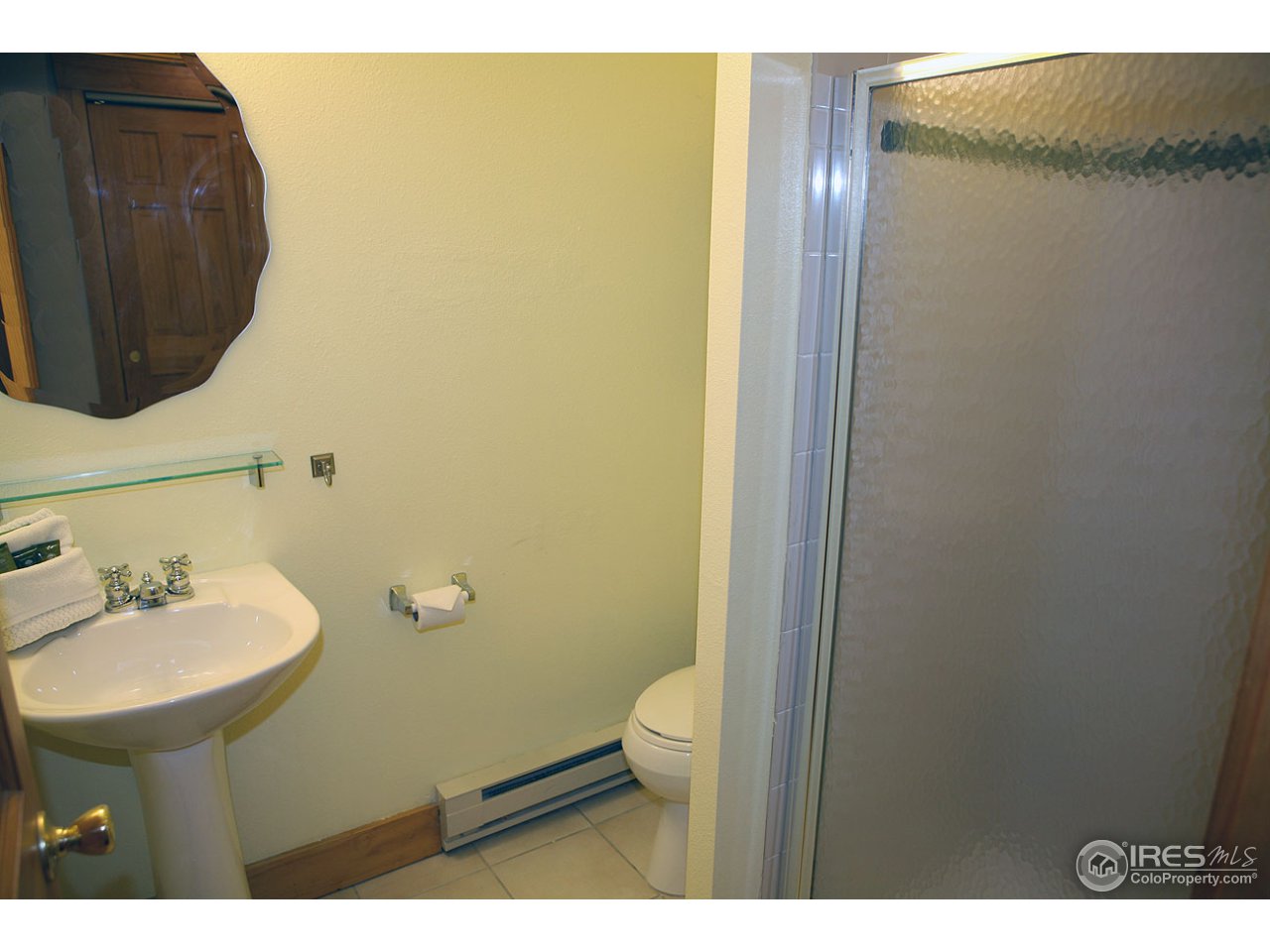 2625 Marys Lake Road, Unit 101 Estes Park, CO 80517 - Photo 16 of 25 a bathroom with a sink and a mirror