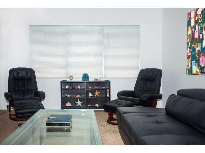 25 Southeast 13th Street, Unit C1 Boca Raton, FL 33432 - Photo 7 of 13 Living Room