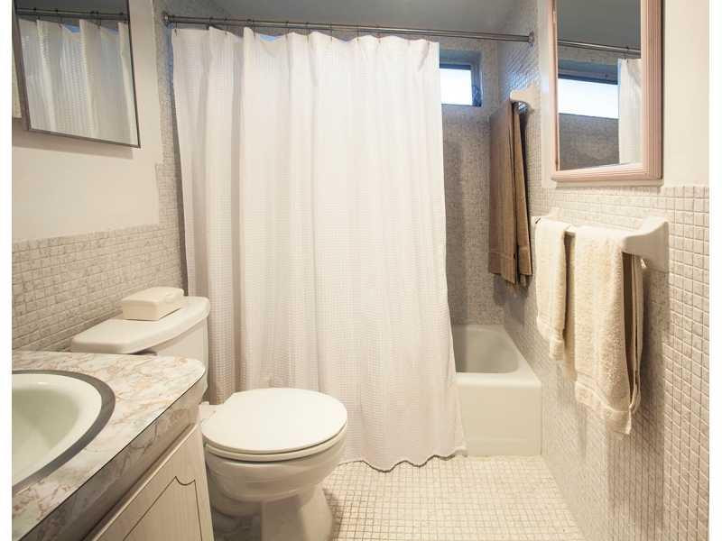 25 Southeast 13th Street, Unit C1 Boca Raton, FL 33432 - Photo 9 of 13 Bathroom Master