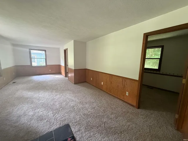 $289,000 | 4350 South 895th Street East, Wolcottville, IN 46795