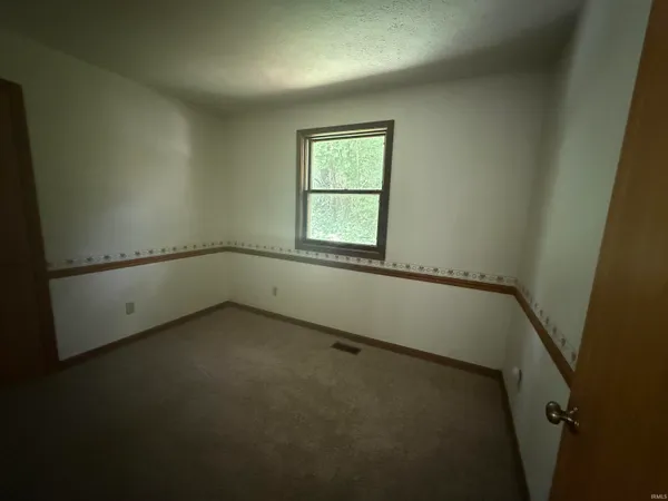 $289,000 | 4350 South 895th Street East, Wolcottville, IN 46795