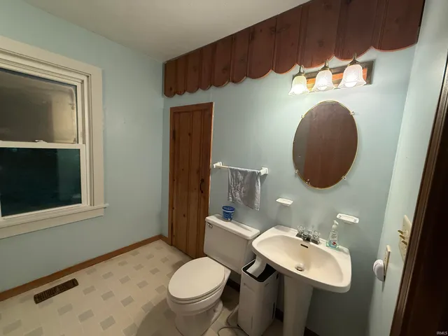 $289,000 | 4350 South 895th Street East, Wolcottville, IN 46795