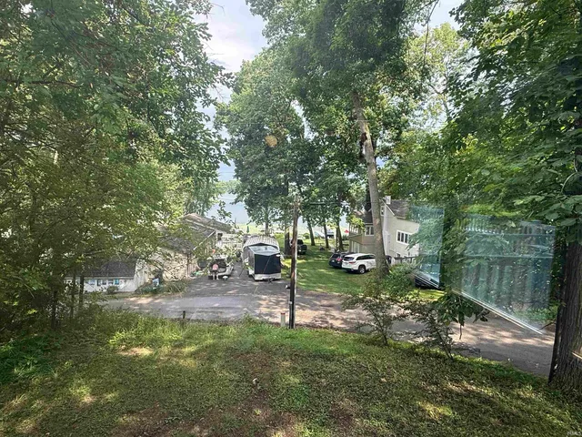 $289,000 | 4350 South 895th Street East, Wolcottville, IN 46795