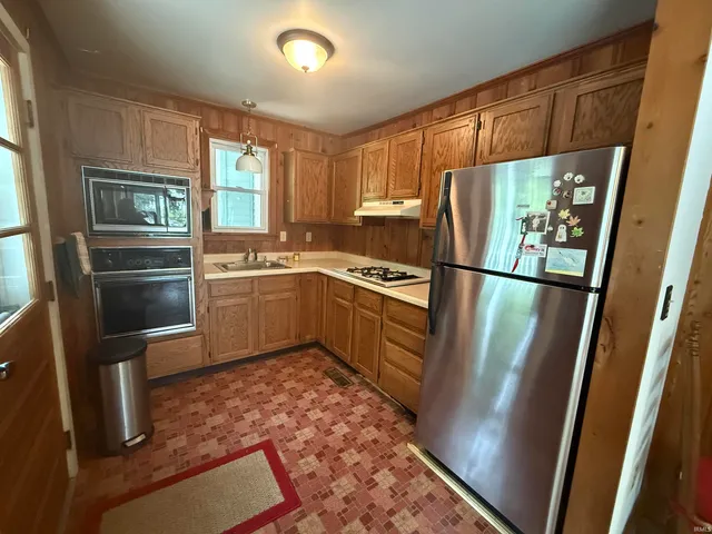 $289,000 | 4350 South 895th Street East, Wolcottville, IN 46795