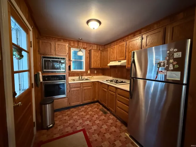 $289,000 | 4350 South 895th Street East, Wolcottville, IN 46795