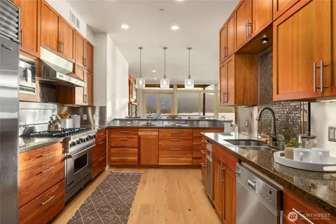 $2,950,000 | 4309 East Lake Sammamish Parkway Southeast, Unit 4309, Issaquah, WA 98029