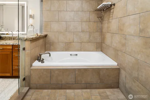 $2,950,000 | 4309 East Lake Sammamish Parkway Southeast, Unit 4309, Issaquah, WA 98029