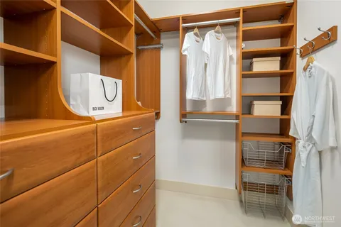 $2,950,000 | 4309 East Lake Sammamish Parkway Southeast, Unit 4309, Issaquah, WA 98029