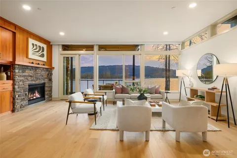 $2,950,000 | 4309 East Lake Sammamish Parkway Southeast, Unit 4309, Issaquah, WA 98029