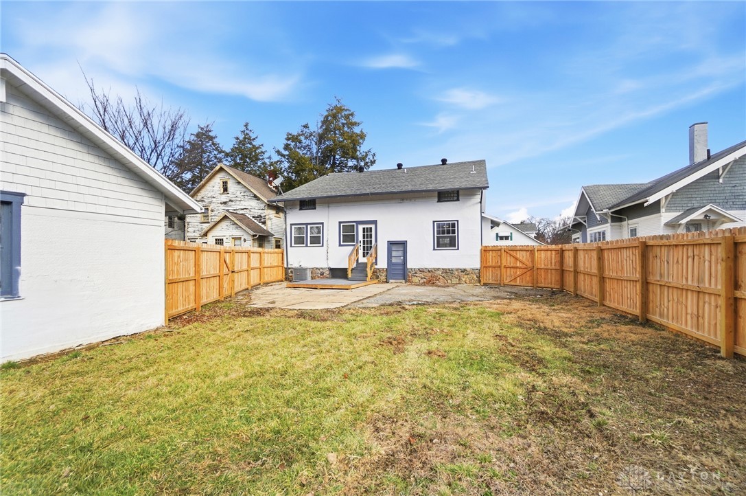25 Englewood Road Springfield, OH 45504 - Photo 57 of 66 This residence features a fenced yard.