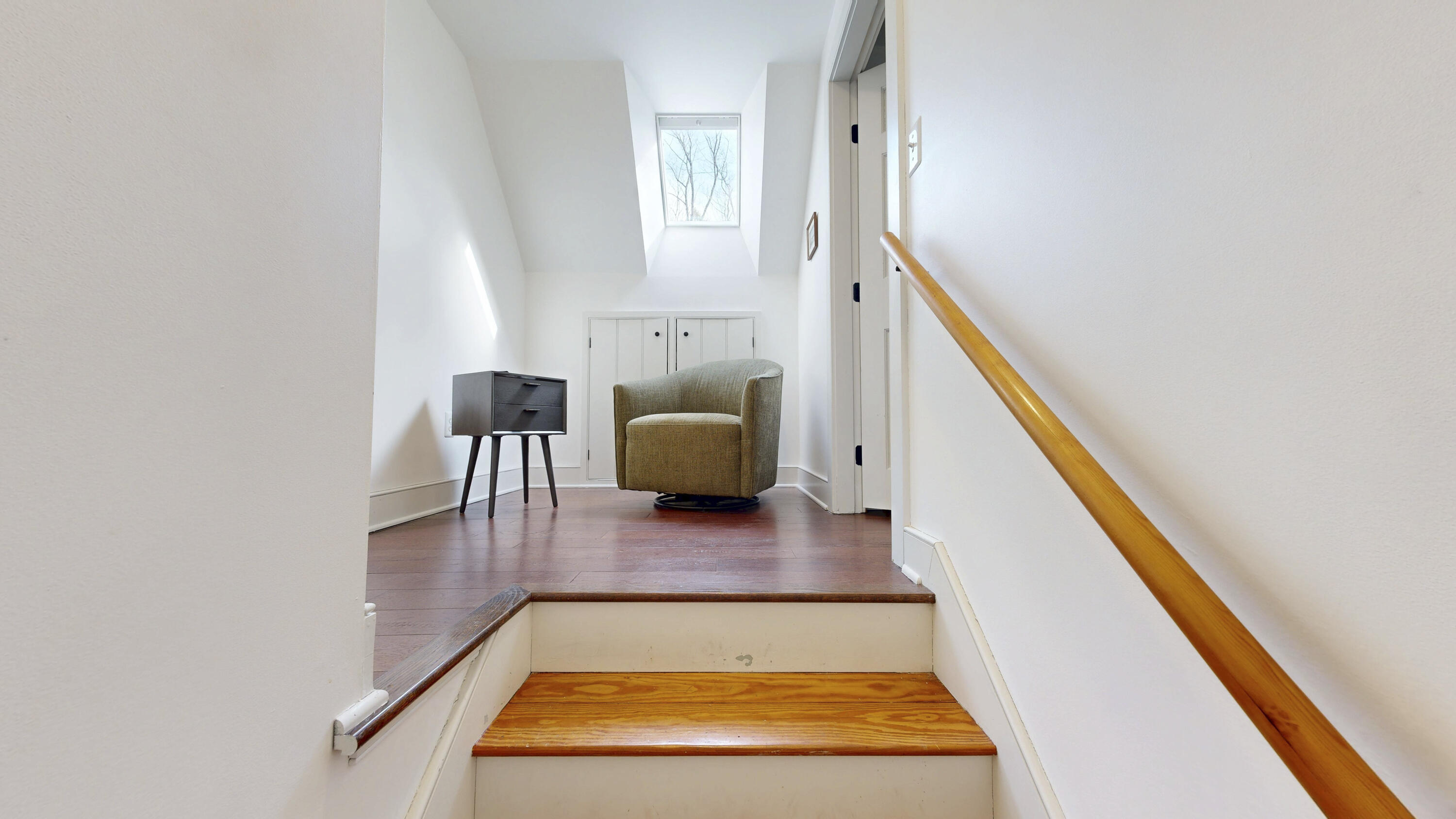 467 River Road Edgecomb, ME 04556 - Photo 24 of 43 2nd Floor Landing Area