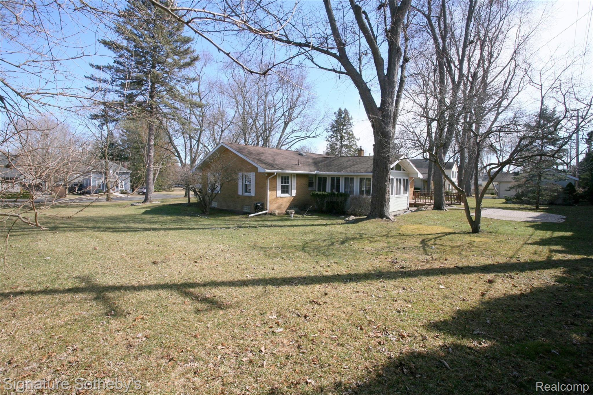 145 North Holcomb Road Clarkston, MI 48346 - Photo 21 of 24 Large Yard