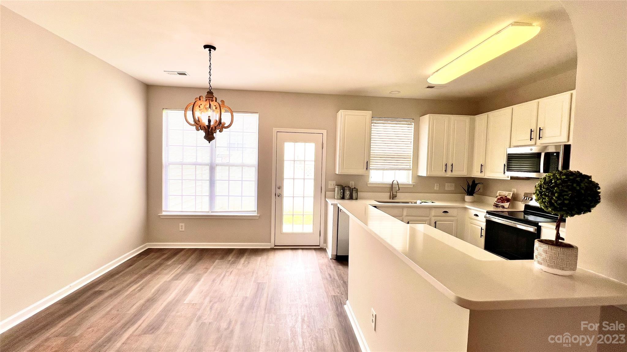 637 Brickdust Court Fort Mill, SC 29708 - Photo 3 of 18 a kitchen with a stove a sink and a refrigerator
