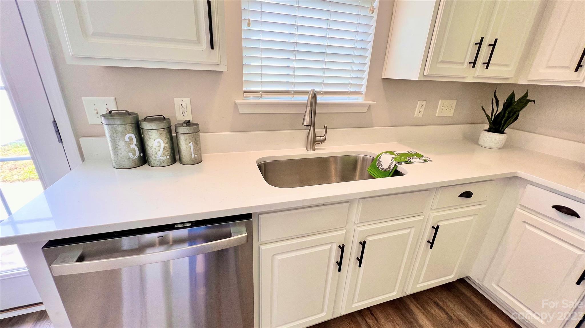 637 Brickdust Court Fort Mill, SC 29708 - Photo 5 of 18 a kitchen with sink and cabinets