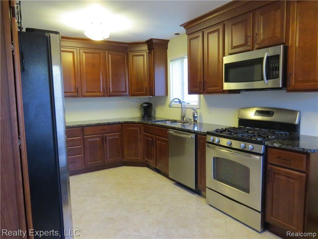 4115 Pingree Road Howell, MI 48843 - Photo 5 of 24 Kitchen.JPG