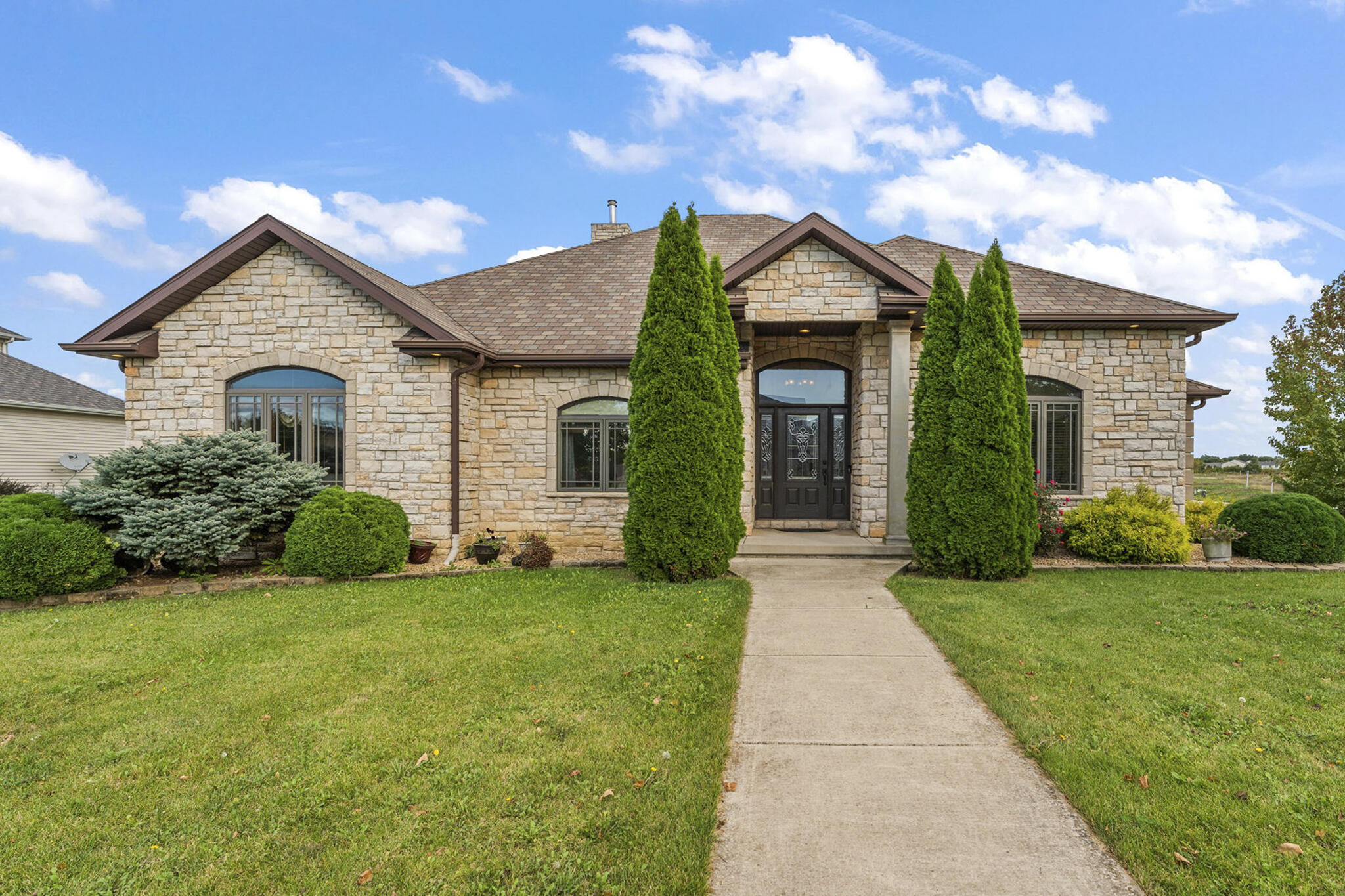 10971 Wynbrook Drive Crown Point, IN 46307 - Photo 3 of 44 2048x1365