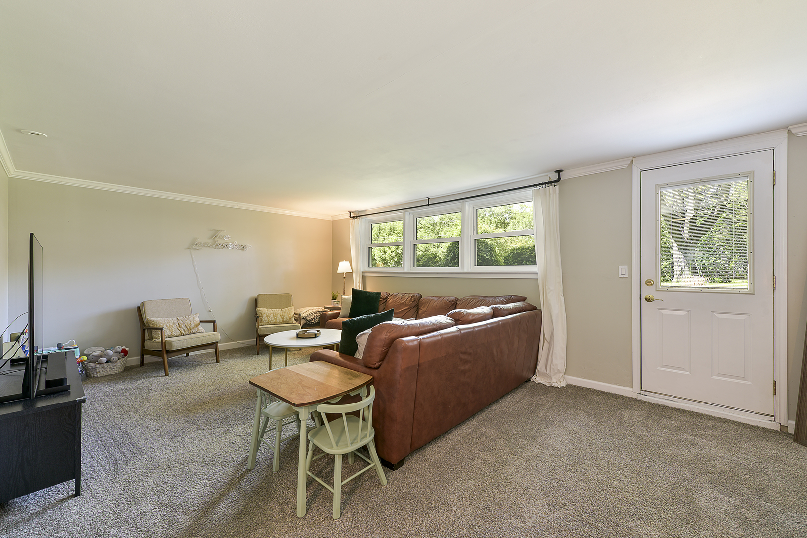 256 Sharon Drive Barrington, IL 60010 - Photo 13 of 23 a living room with furniture and a large window