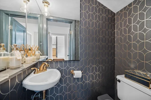 $1,475,000 | 176 Riverside Road, Riverside, IL 60546