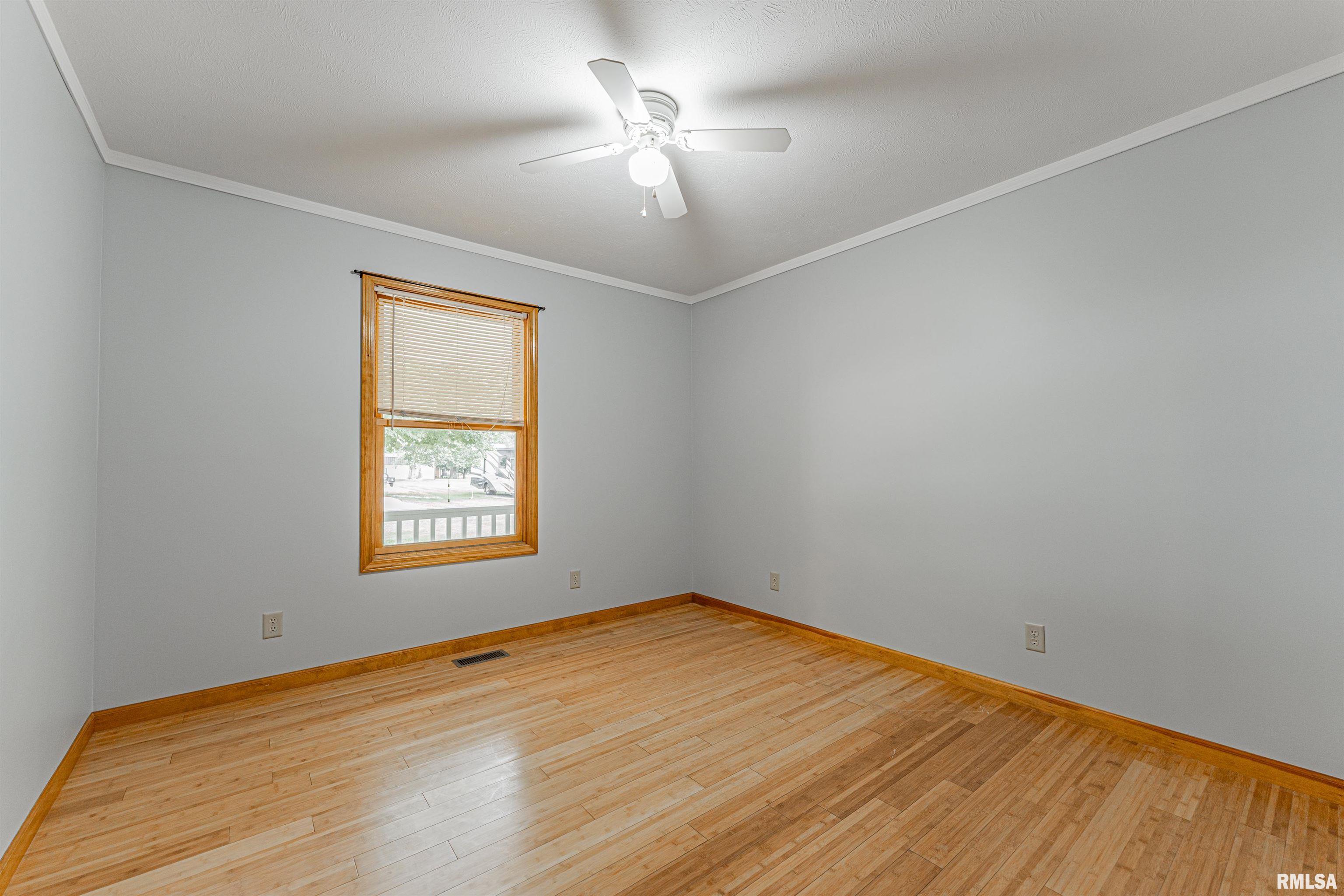604 South Mary Street Atlanta, IL 61723 - Photo 18 of 38