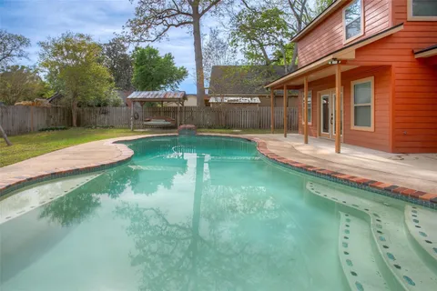 a view of back yard of the house