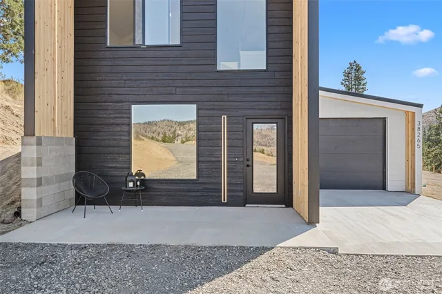 a view of entrance door of the house