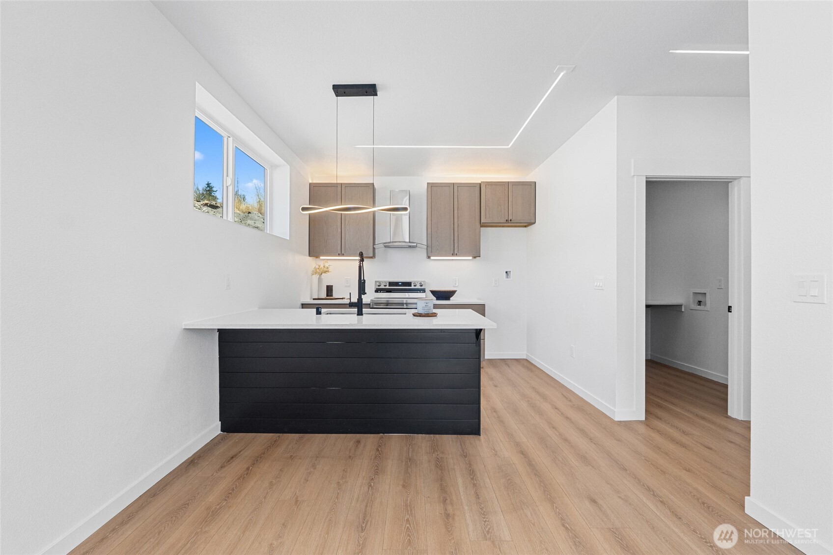 38265 Timber Lane North Lincoln, WA 99147 - Photo 9 of 37 a view of kitchen and wooden floor