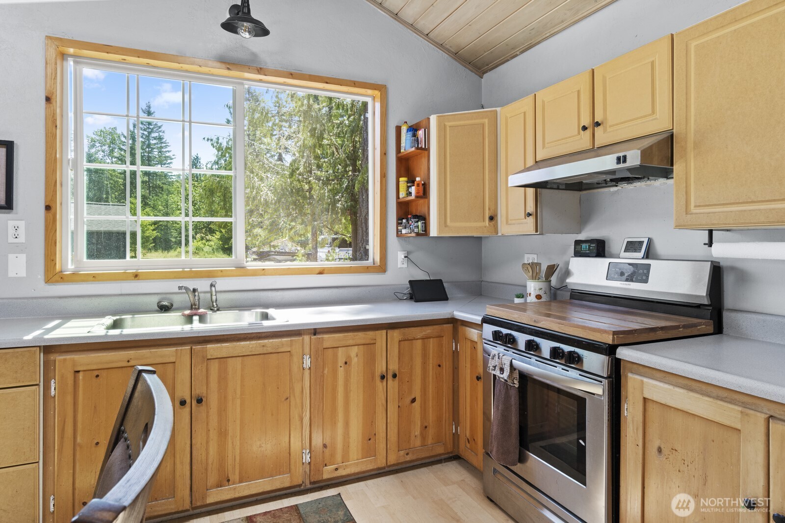 19002 Sorenson Road Southeast Yelm, WA 98597 - Photo 13 of 38