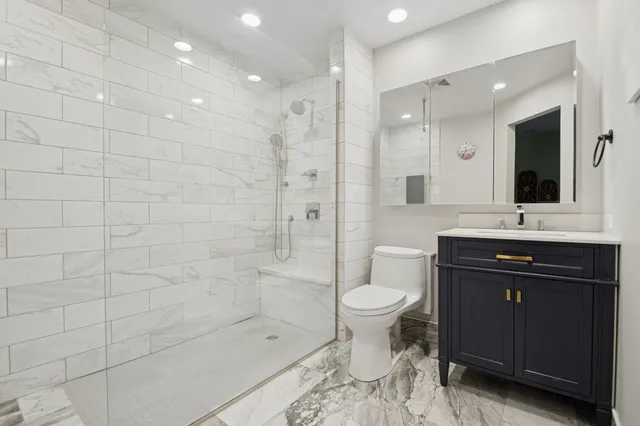 $229,900 | 820 East Old Willow Road, Unit 214, Prospect Heights, IL 60070