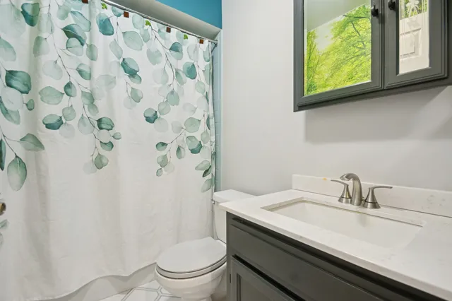 $229,900 | 820 East Old Willow Road, Unit 214, Prospect Heights, IL 60070