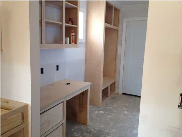236 Fieldstone Lane Madison, MS 39110 - Photo 5 of 7 Desk and cubbies