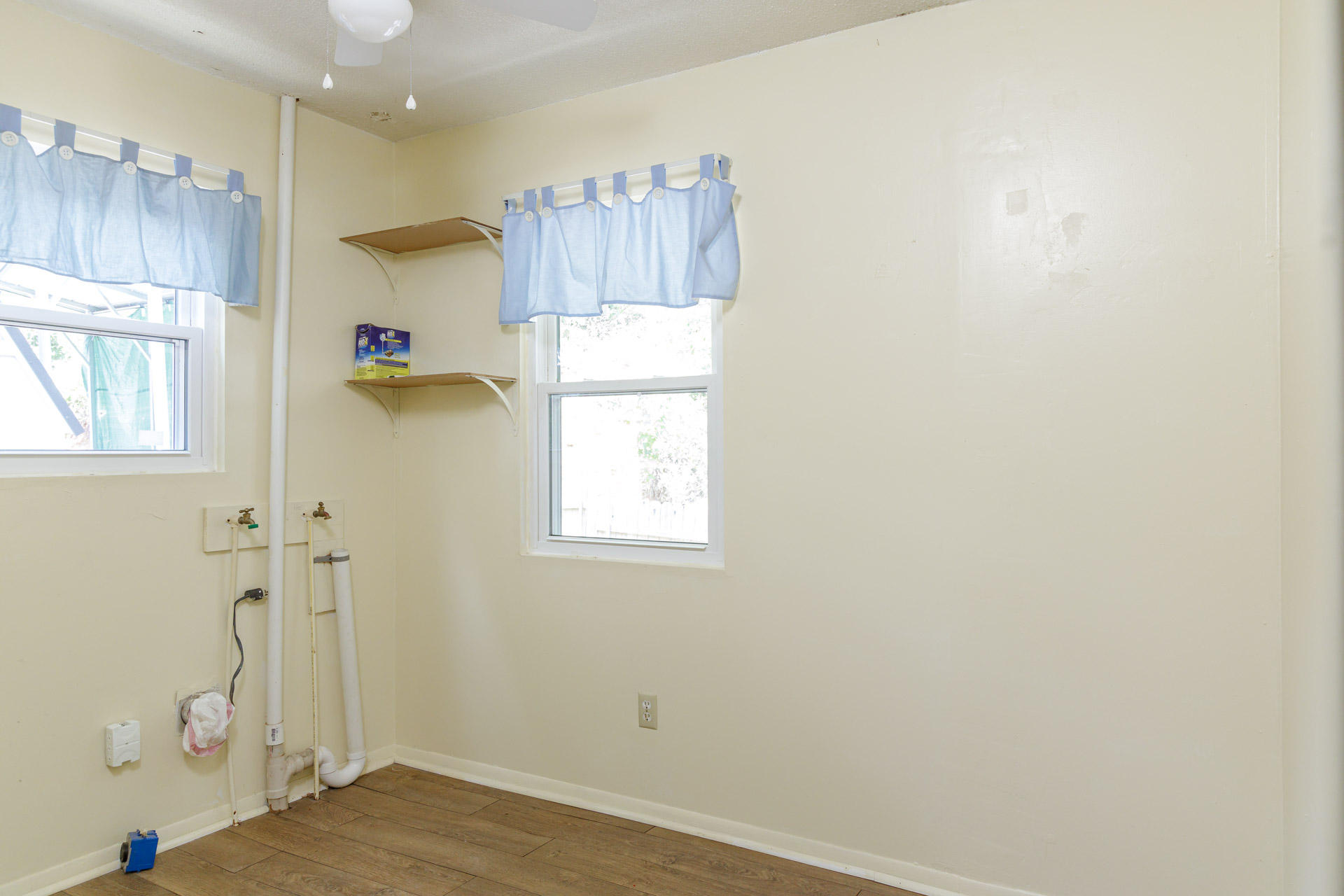 6111 Levi Road Hixson, TN 37343 - Photo 17 of 29 laundry
