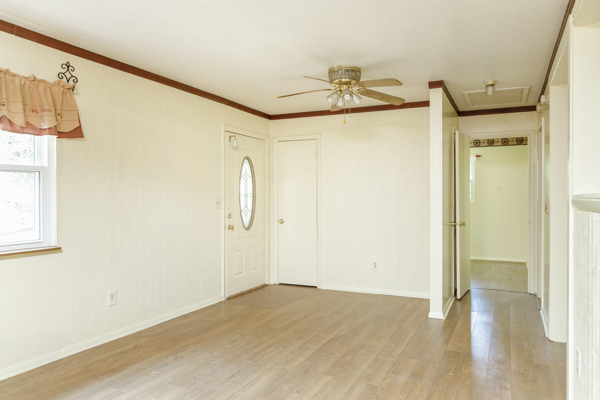 6111 Levi Road Hixson, TN 37343 - Photo 5 of 29 living2