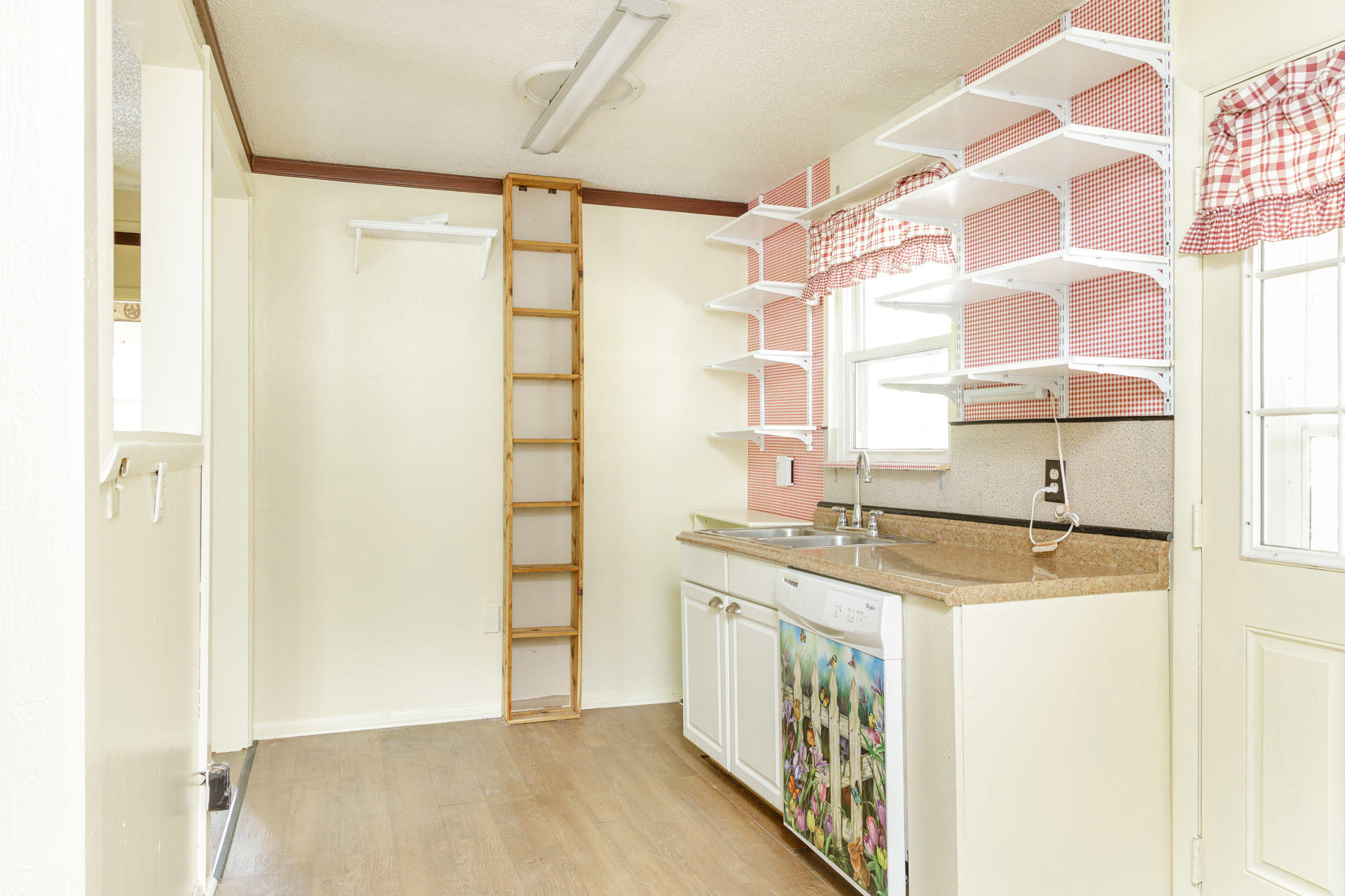 6111 Levi Road Hixson, TN 37343 - Photo 8 of 29 kitchen