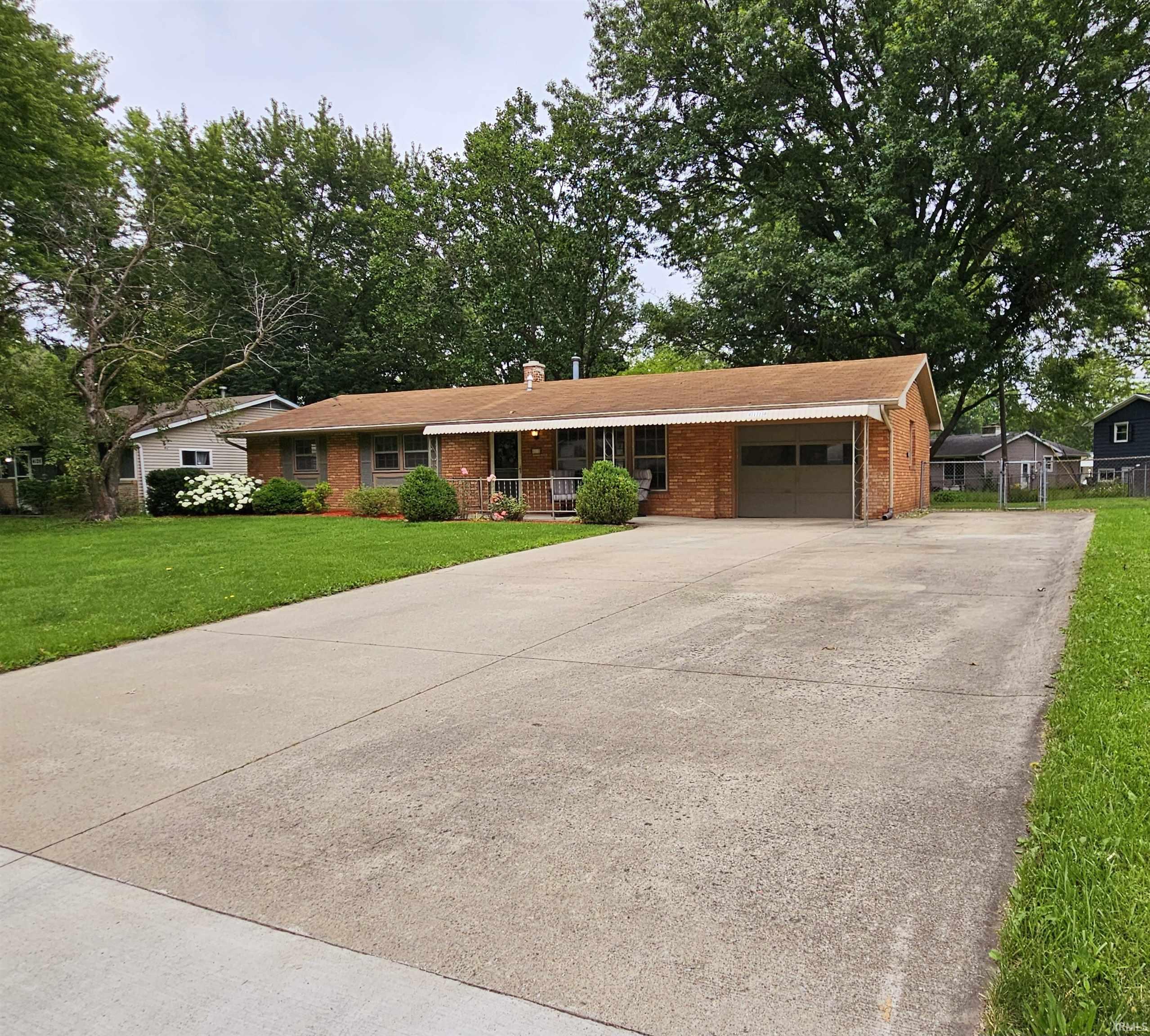 4118 Oakleaf Drive Fort Wayne, IN 46815 - Photo 3 of 19