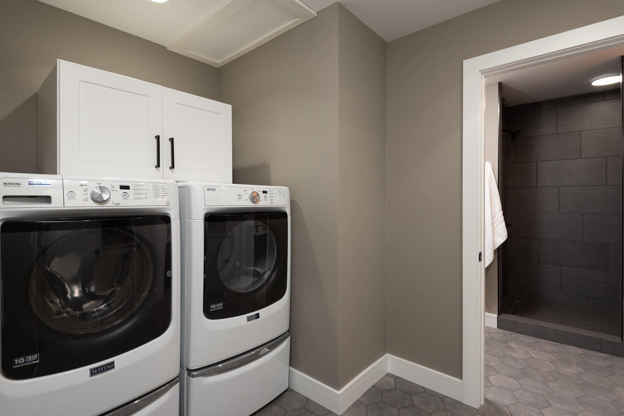 17032 Merced Road Bend, OR 97707 - Photo 19 of 36 19Laundry room
