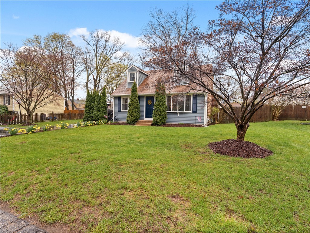 32 Hamlin Avenue Warwick, RI 02889 - Photo 2 of 21