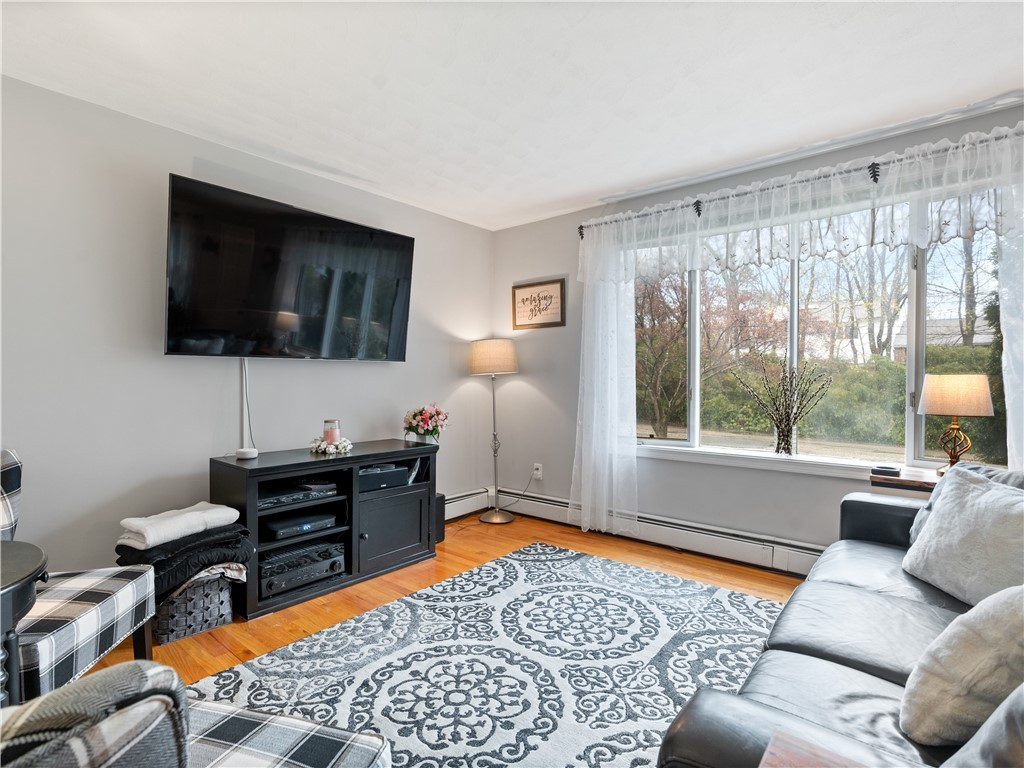 32 Hamlin Avenue Warwick, RI 02889 - Photo 8 of 21