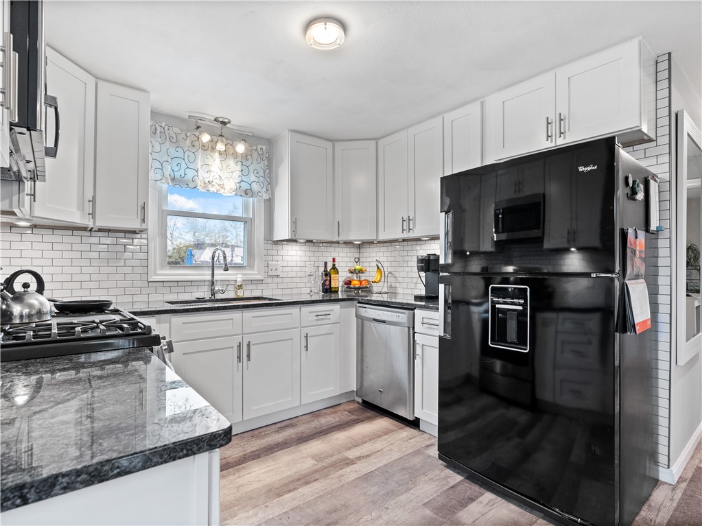 32 Hamlin Avenue Warwick, RI 02889 - Photo 10 of 21