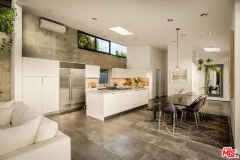 $9,600,000 | 1347 Palms Boulevard, Venice, CA 90291