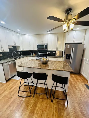 $2,550 | 2062 Danbury Place, Hoffman Estates, IL 60169