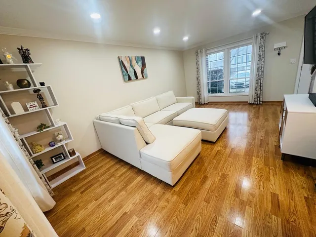 $2,550 | 2062 Danbury Place, Hoffman Estates, IL 60169