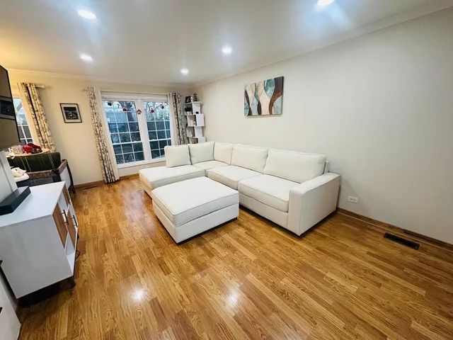 $2,550 | 2062 Danbury Place, Hoffman Estates, IL 60169