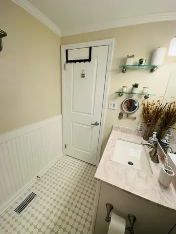 $2,550 | 2062 Danbury Place, Hoffman Estates, IL 60169