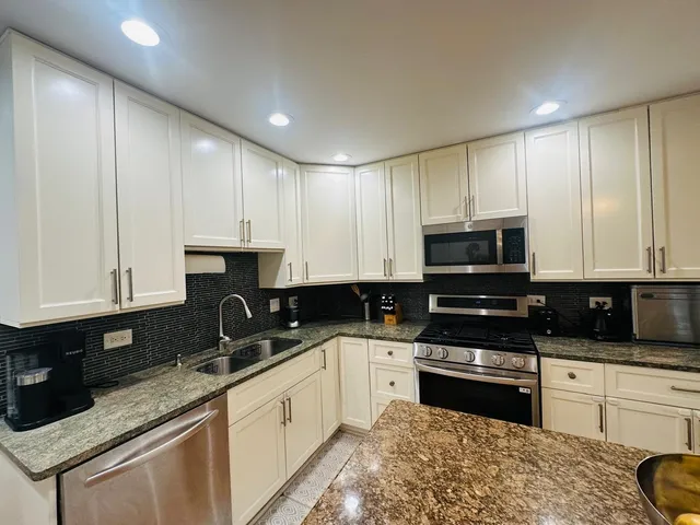 $2,550 | 2062 Danbury Place, Hoffman Estates, IL 60169